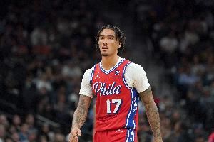 菜！席菲诺半场3投0中一分未得 出现3犯规&正负值-21