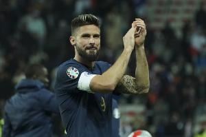 吉鲁：当初法国球迷因本泽马嘘我让我感觉很受伤，我想要证明自己