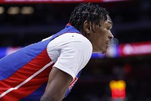 积极性拉满!奥萨尔14中4砍下12分11篮板6助攻 抢下5个前场篮板