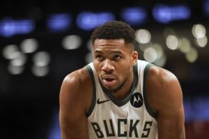 字母哥未来仍存变数?尼克斯雄鹿各自等待时机 交易或只是推迟